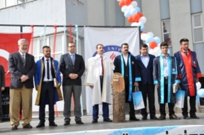 Üniversitemiz 2015 Mezuniyet Töreni Büyük Bir Coşkuyla Kutlandı